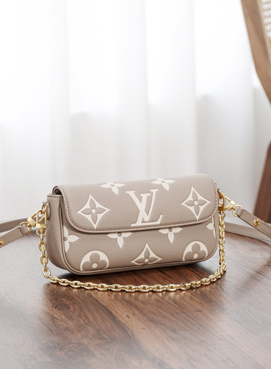 루이비통 아이비 WOC 앙프렝뜨