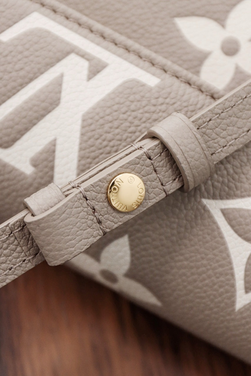 루이비통 아이비 WOC 앙프렝뜨