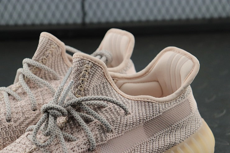 YEEZY 350 V2 신스 리플렉티브