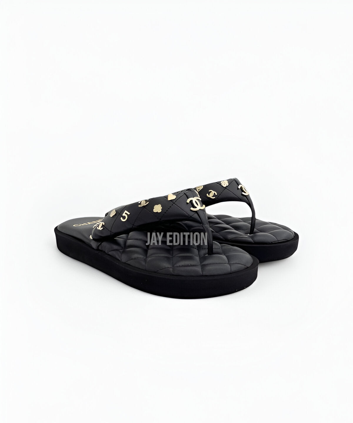 샤넬 참 퀄팅 플랫폼 플립플랍 블랙 가죽 퀄팅 스트랩 금장 참 디테일 플랫폼 샌들