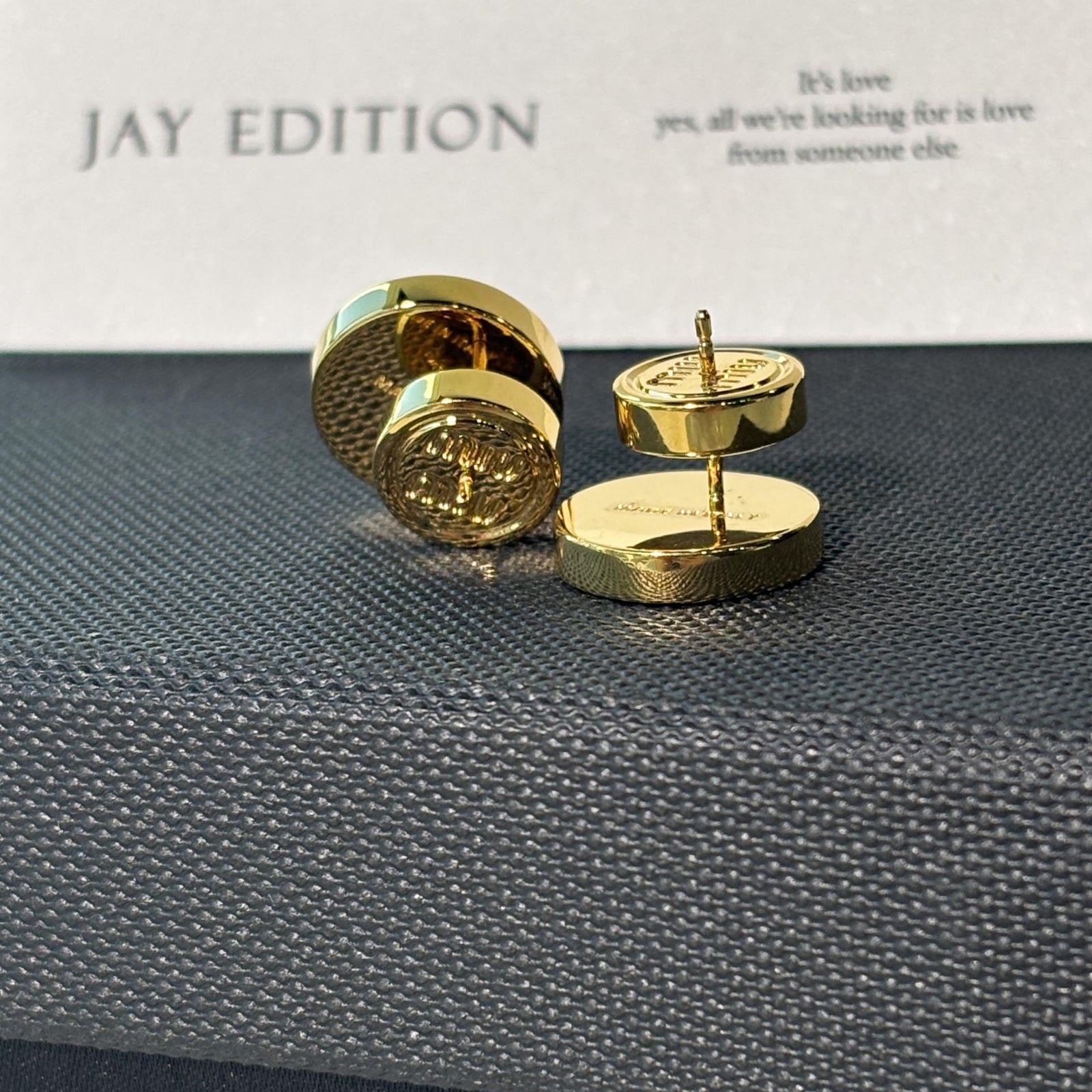 미우미우 에나멜 메탈 귀걸이