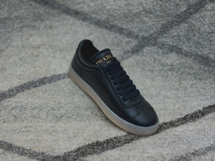 프라다 레인 사슴 가죽 스니커즈