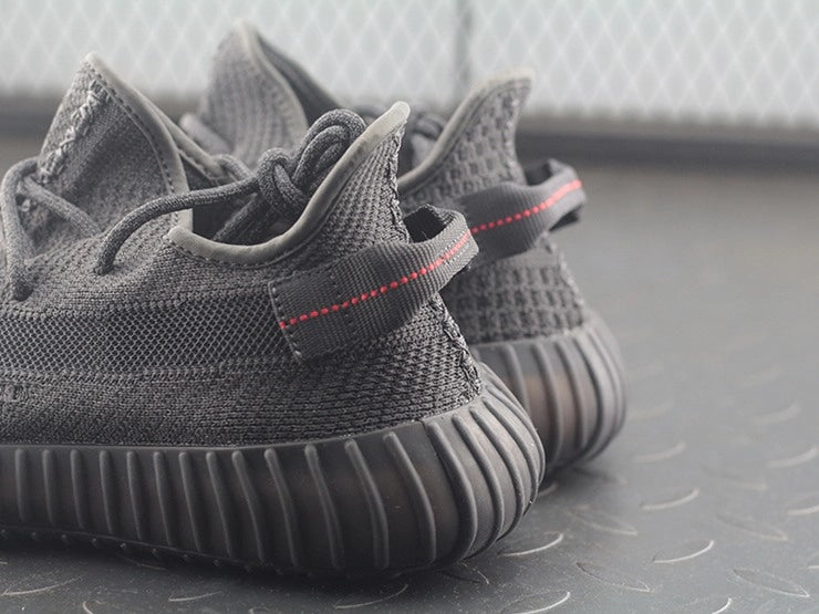 YEEZY 350 V2 스태틱 블랙