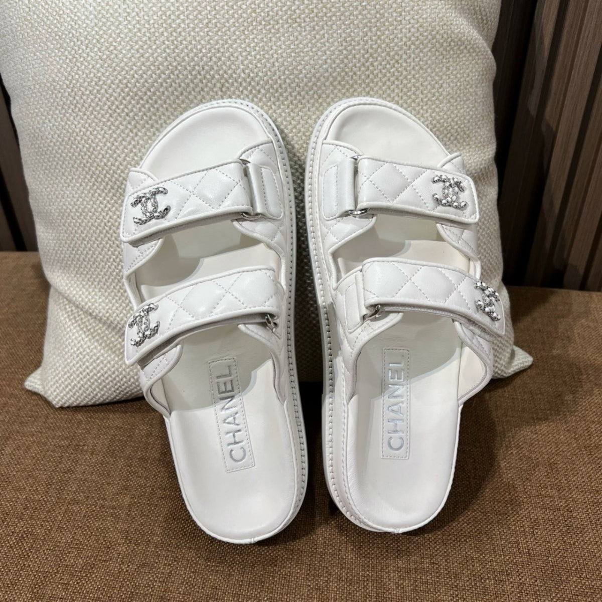 샤넬 24SS 벨크로 슬리퍼