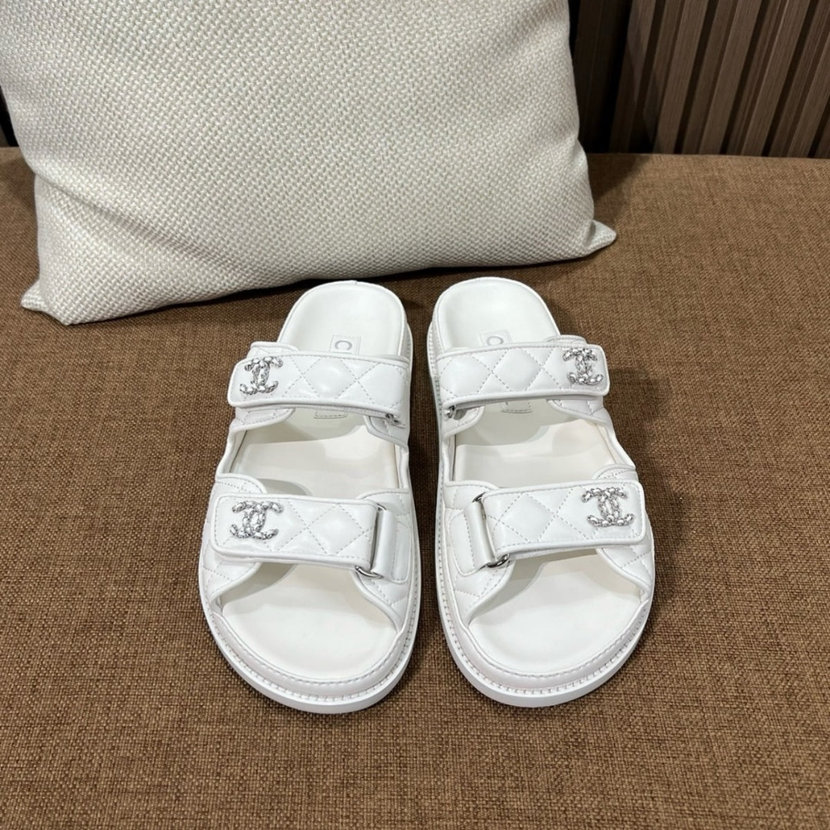 샤넬 24SS 벨크로 슬리퍼