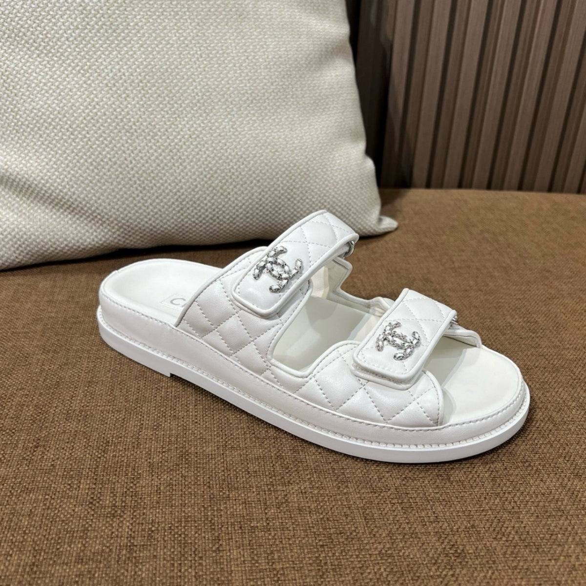 샤넬 24SS 벨크로 슬리퍼