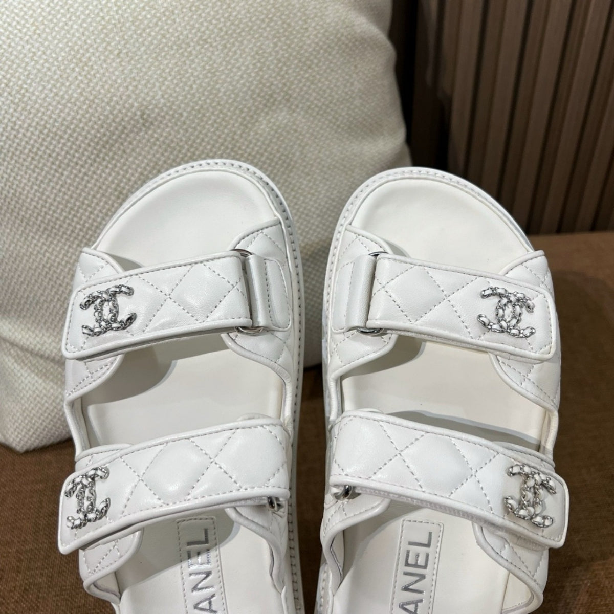 샤넬 24SS 벨크로 슬리퍼
