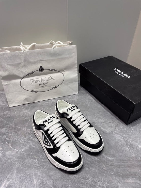 프라다 디스트릭트 스니커즈