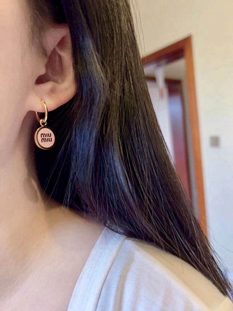 미우미우 귀걸이
