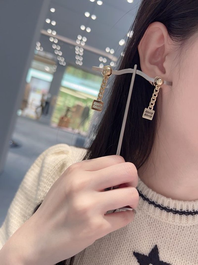 미우미우 귀걸이