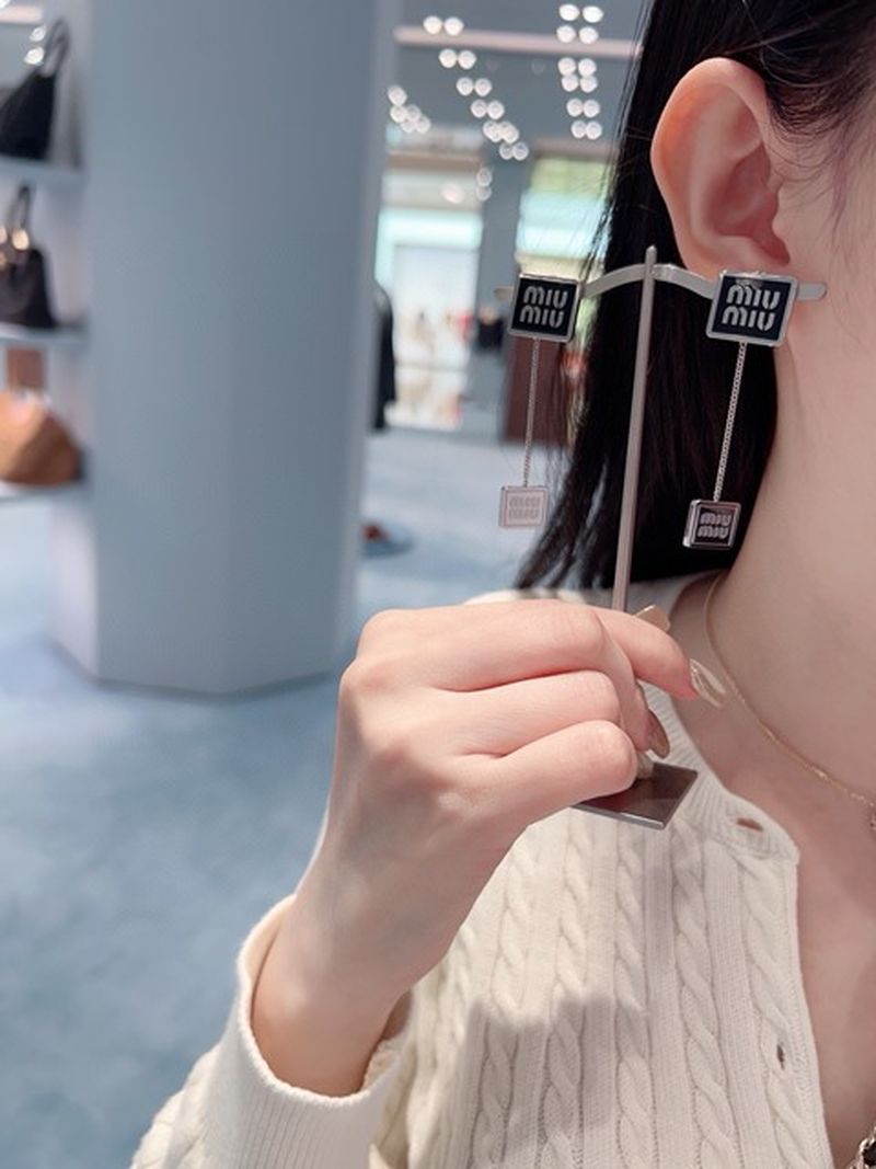 미우미우 귀걸이