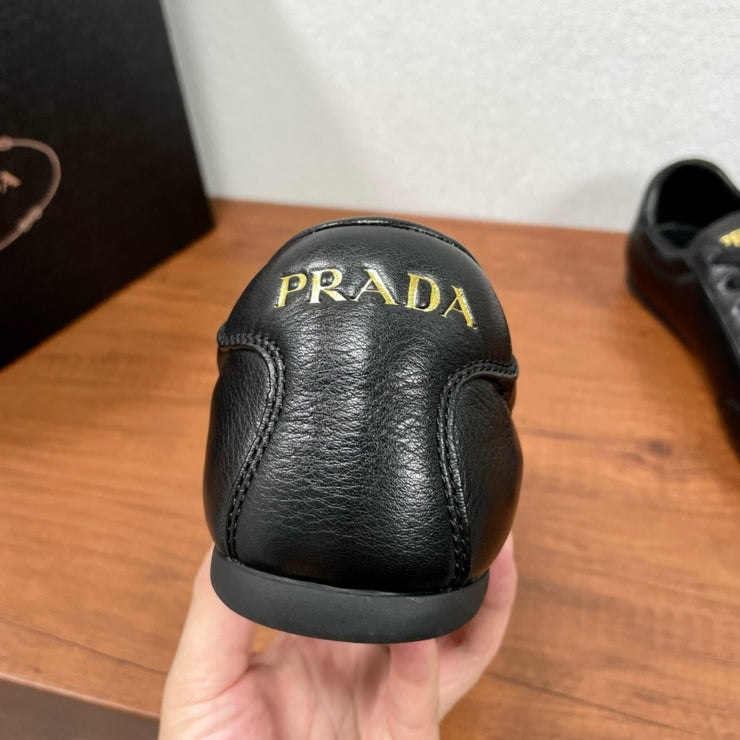 프라다 레더 스니커즈