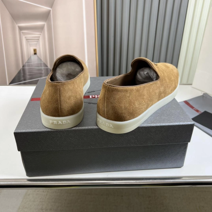 프라다 스웨이드 슬립온 로퍼