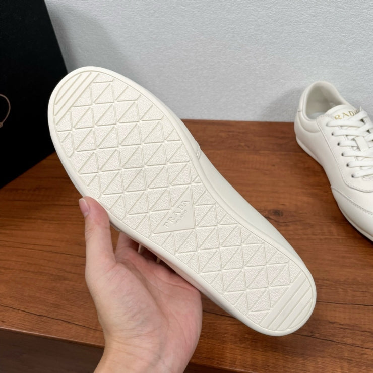 프라다 레더 스니커즈