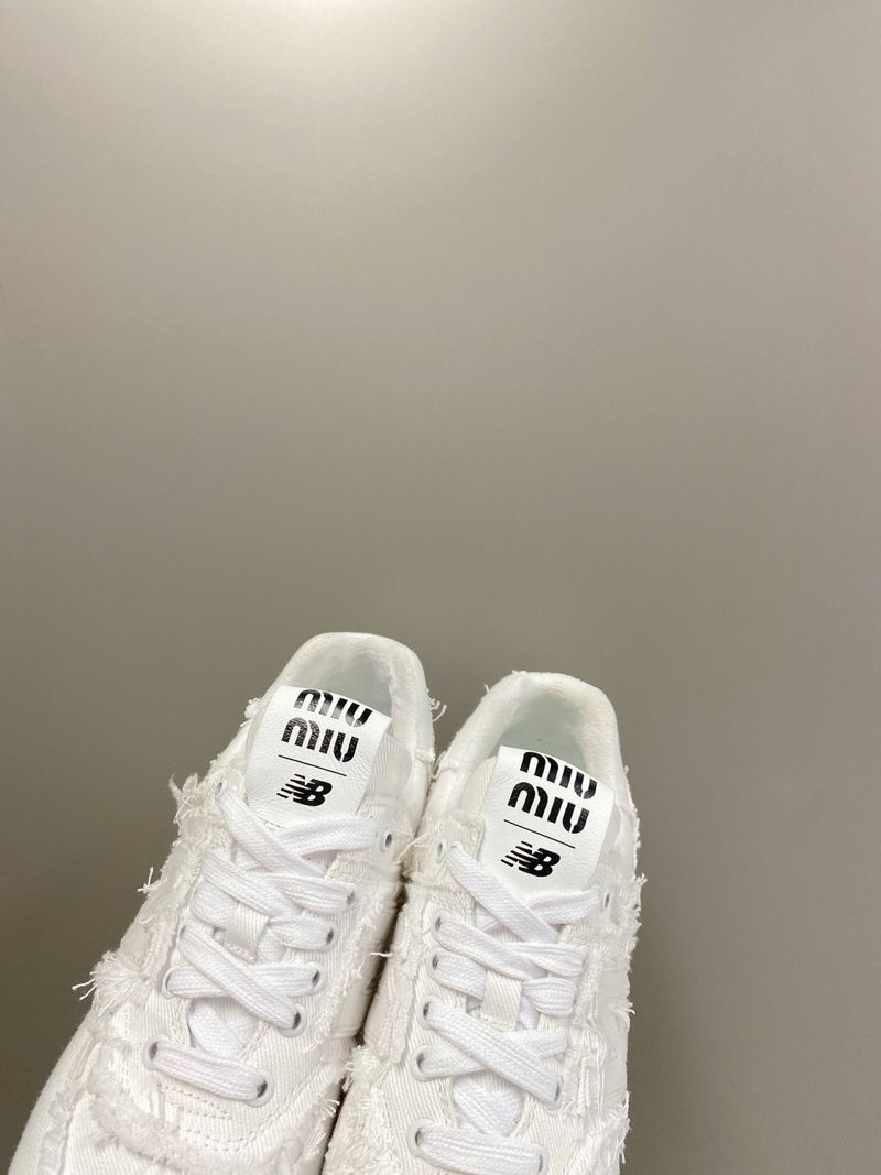 미우미우 X 뉴발란스 574 스니커즈