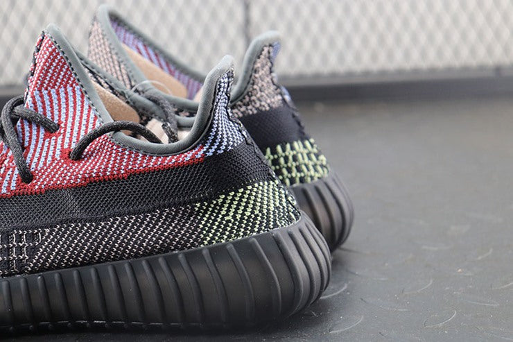 YEEZY 350 V2 예힐