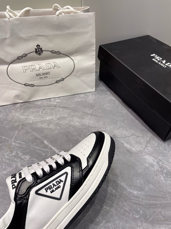 프라다 디스트릭트 스니커즈