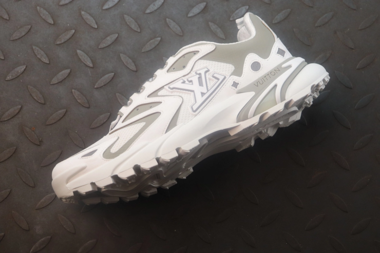 루이비통 러너 태틱 스니커즈