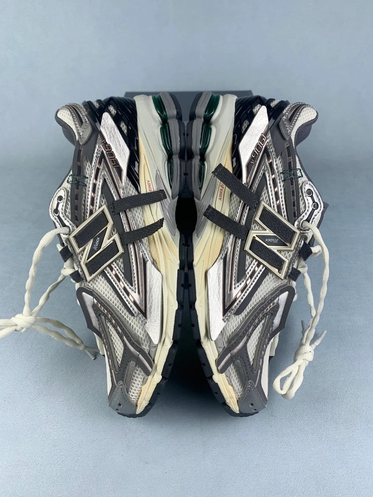 뉴발란스 1906A 실버 메탈릭 캐슬락