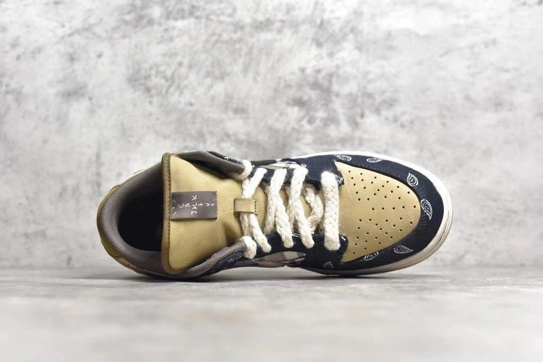 나이키x트래비스 스캇 SB 덩크 로우