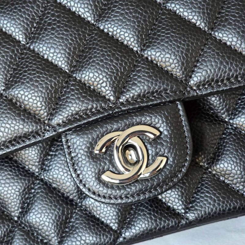 샤넬 클래식 플랩백 미디움 캐비어