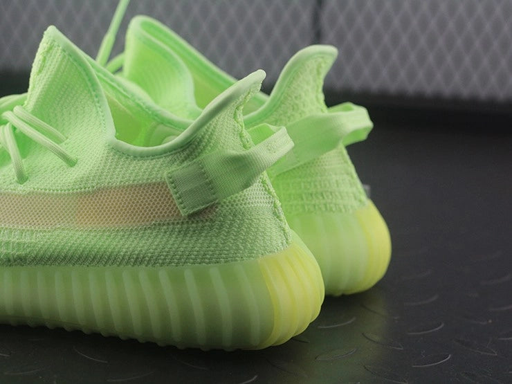 YEEZY 350 V2 글로우