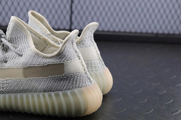 YEEZY 350 V2 룬드마크 리플렉티브