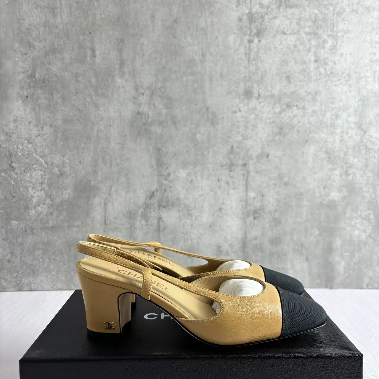 국내) 샤넬 투톤 통굽 슬링백  / 베이지  38