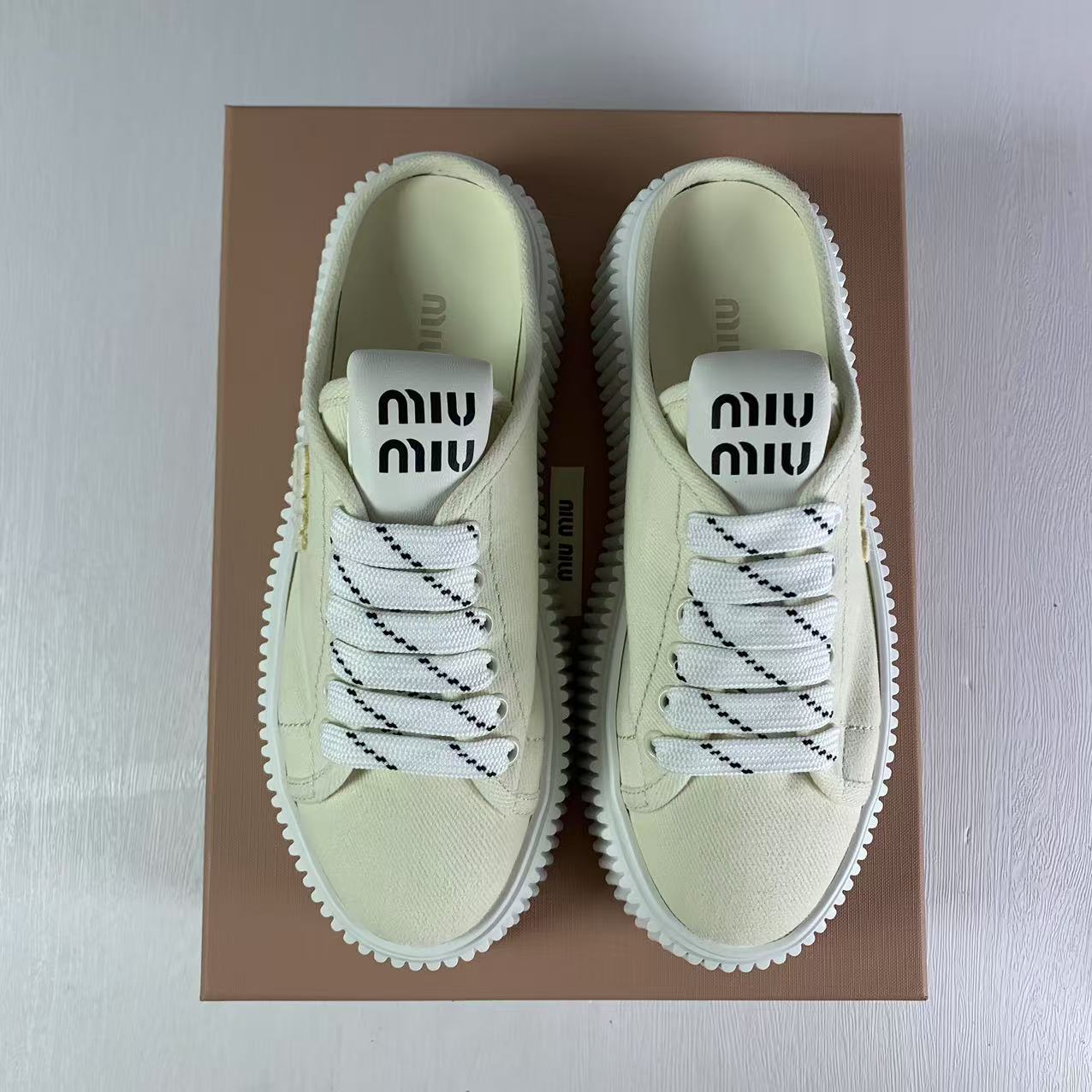 국내) 미우미우 데님 스니커즈 뮬 35