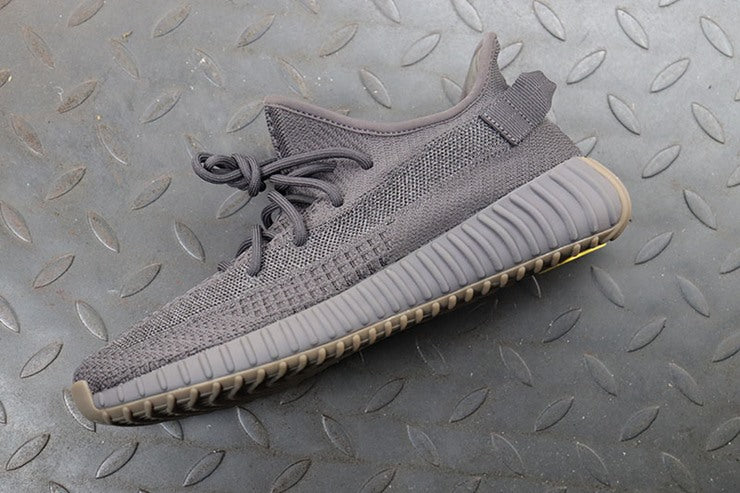 YEEZY 350 V2 신더 리플렉티브