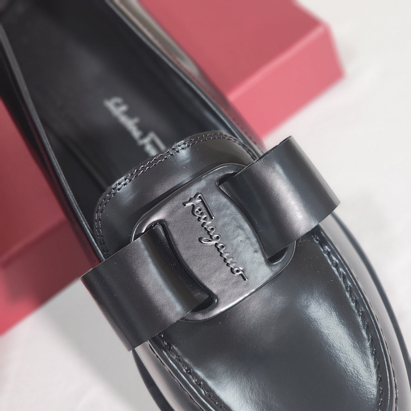 국내) 페레가모 비바 로퍼 / 블랙 37