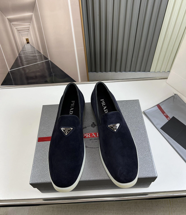 프라다 스웨이드 슬립온 로퍼