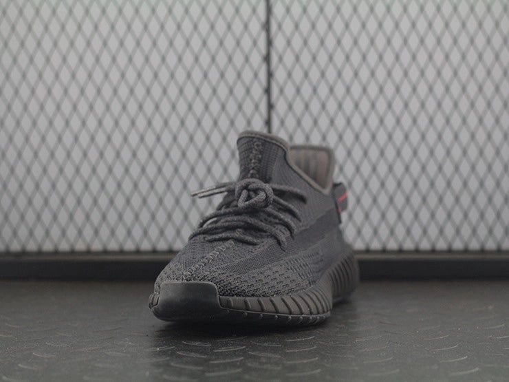 YEEZY 350 V2 블랙