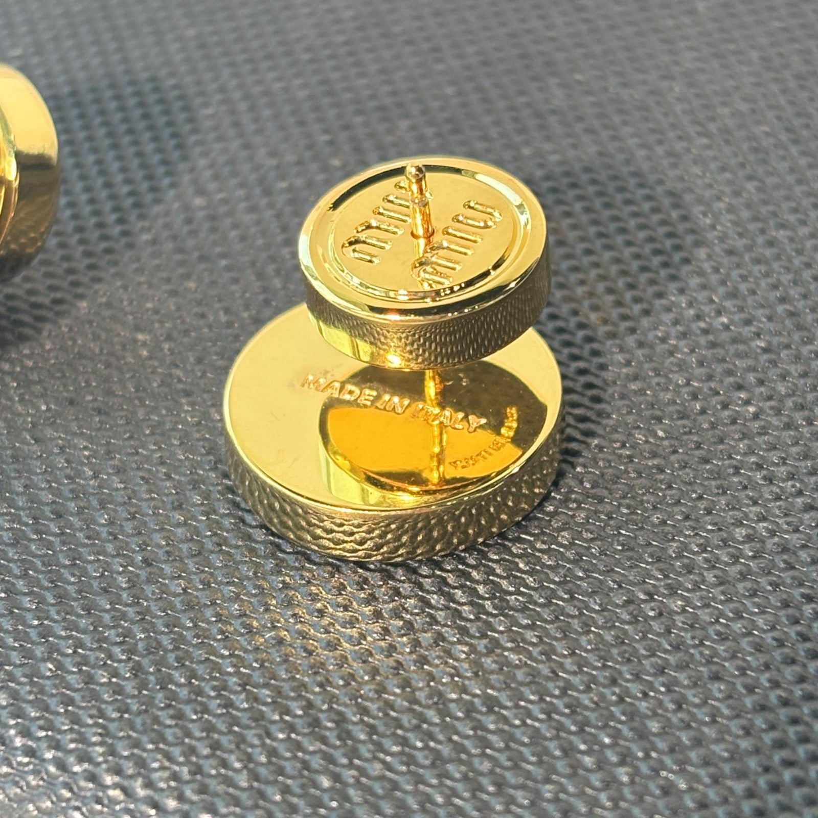 미우미우 에나멜 메탈 귀걸이