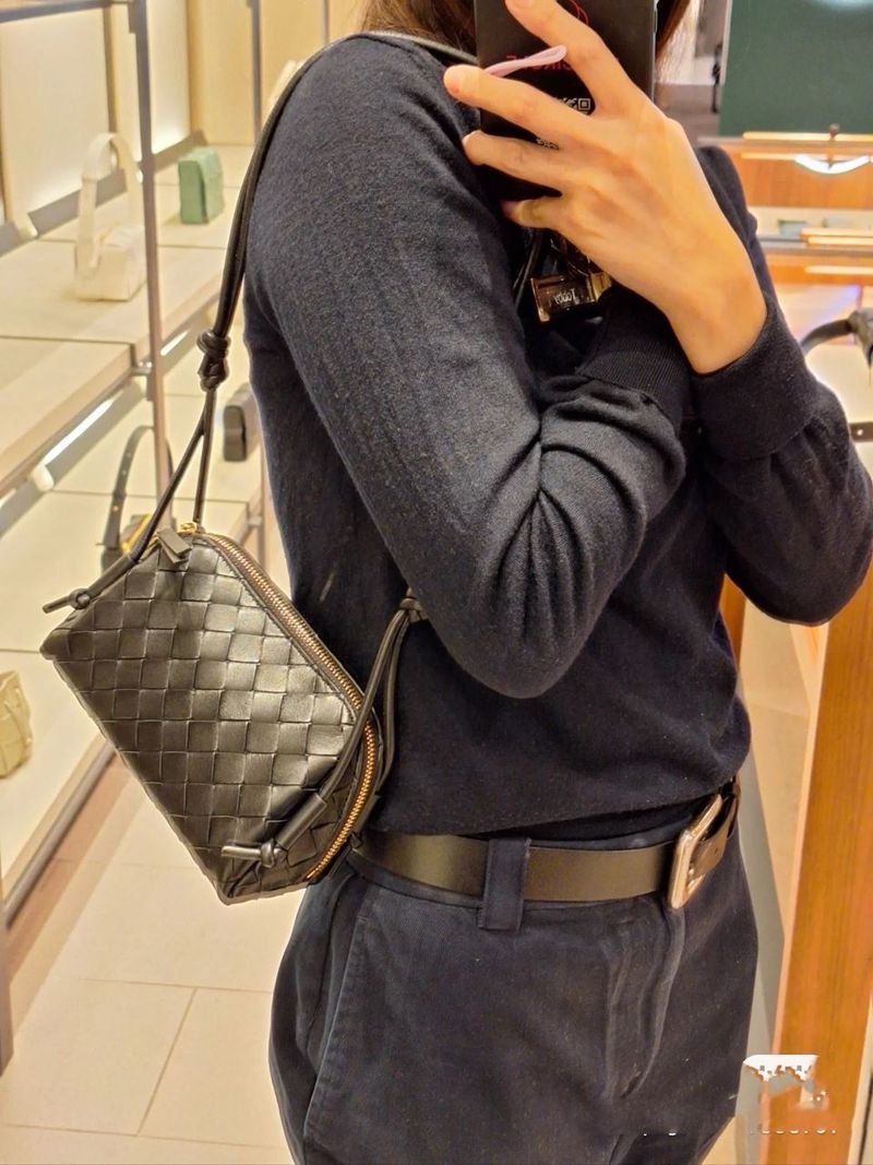 보테가 베네타 콘서트 파우치