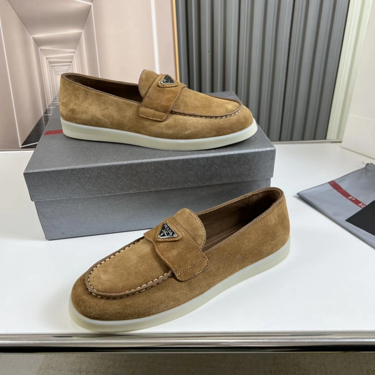 프라다 스웨이드 로퍼