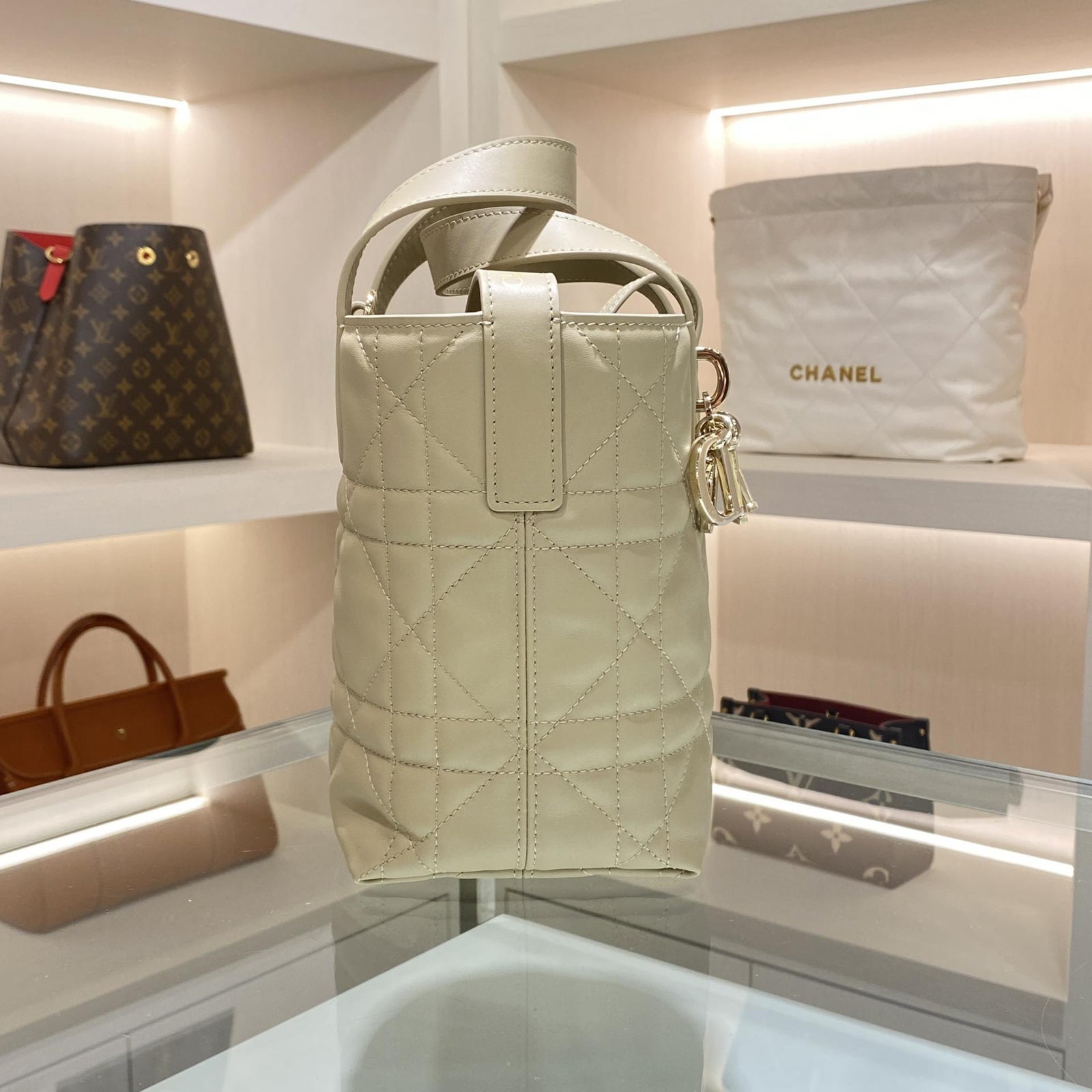 디올 버티컬 뚜주흐백 스몰,미디움