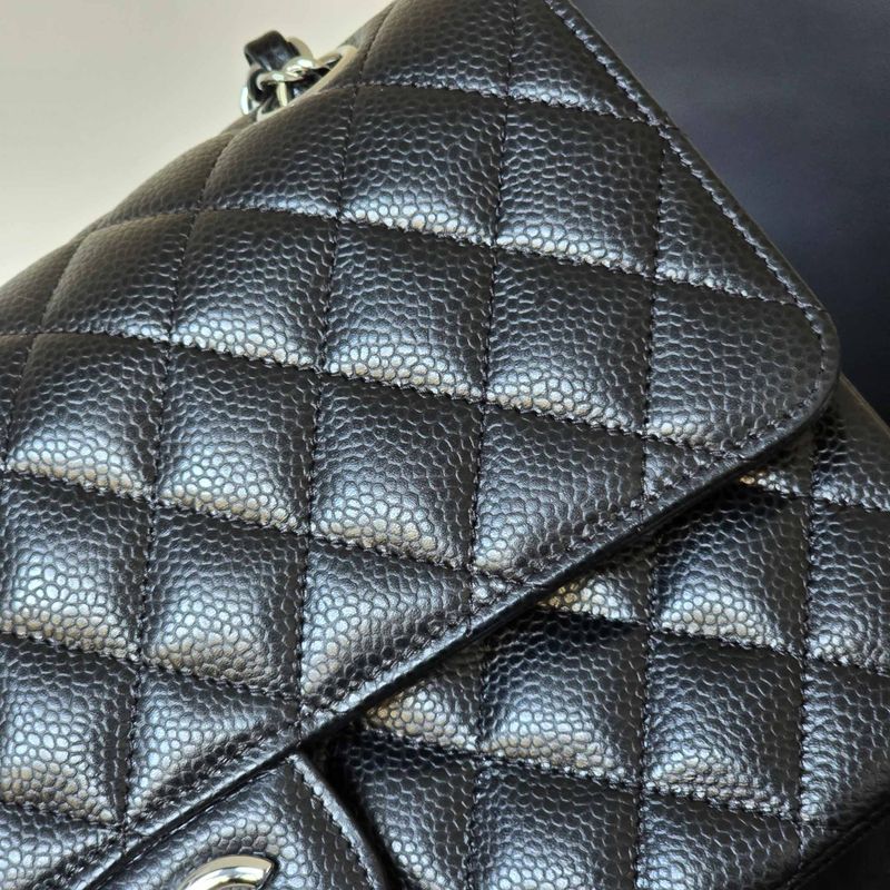 샤넬 클래식 플랩백 미디움 캐비어