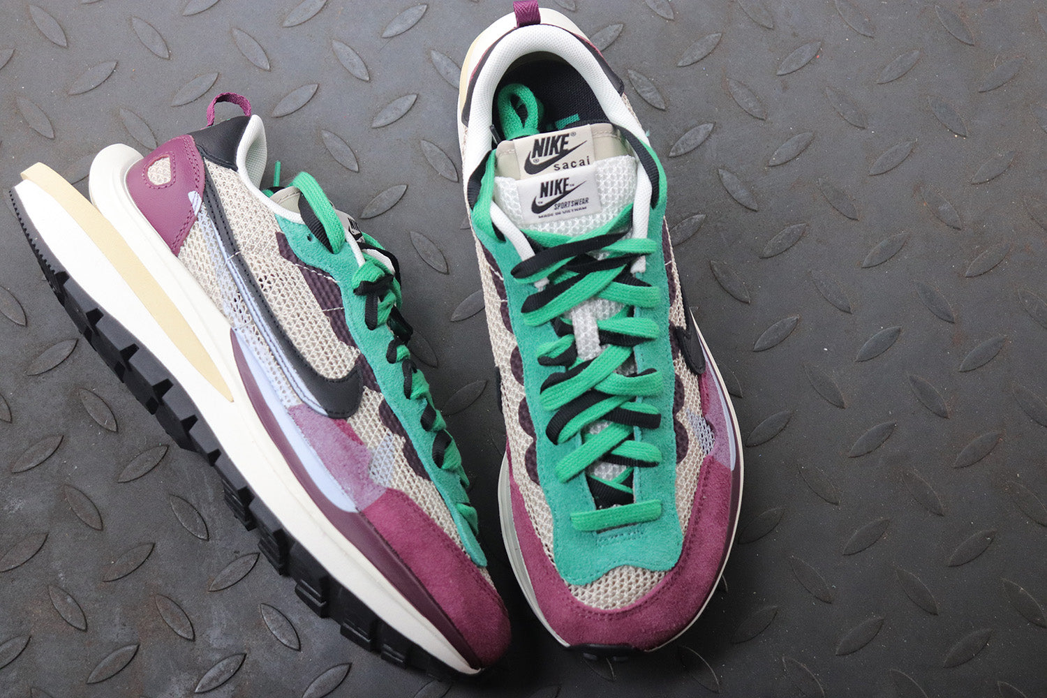 나이키 X 사카이 베이퍼와플 스트링 블랙 빌런 레드