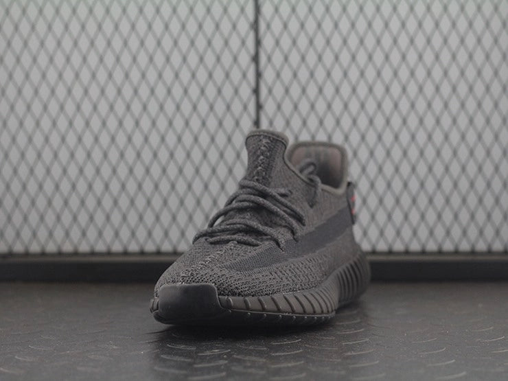 YEEZY 350 V2 스태틱 블랙