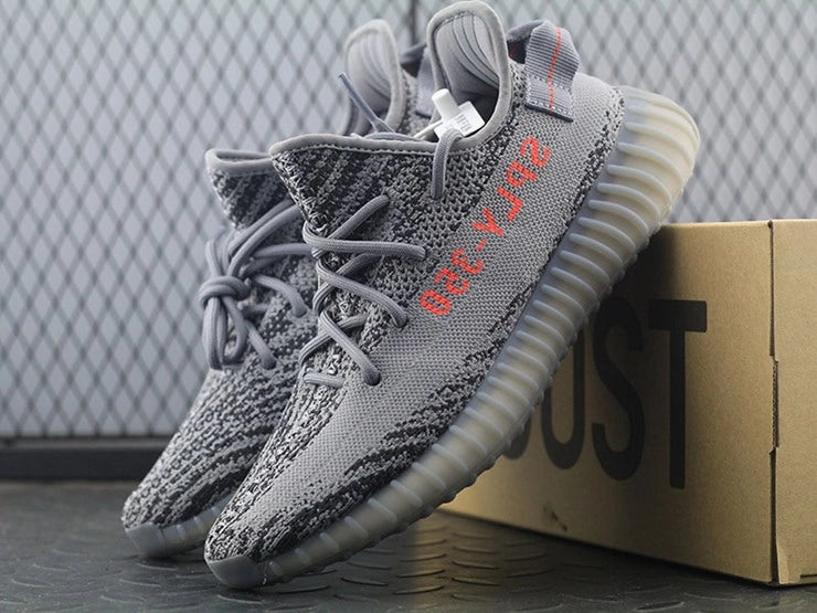 YEEZY 350 V2 벨루가