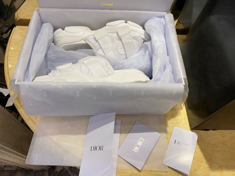 디올 디 원더 뮬 슬리퍼