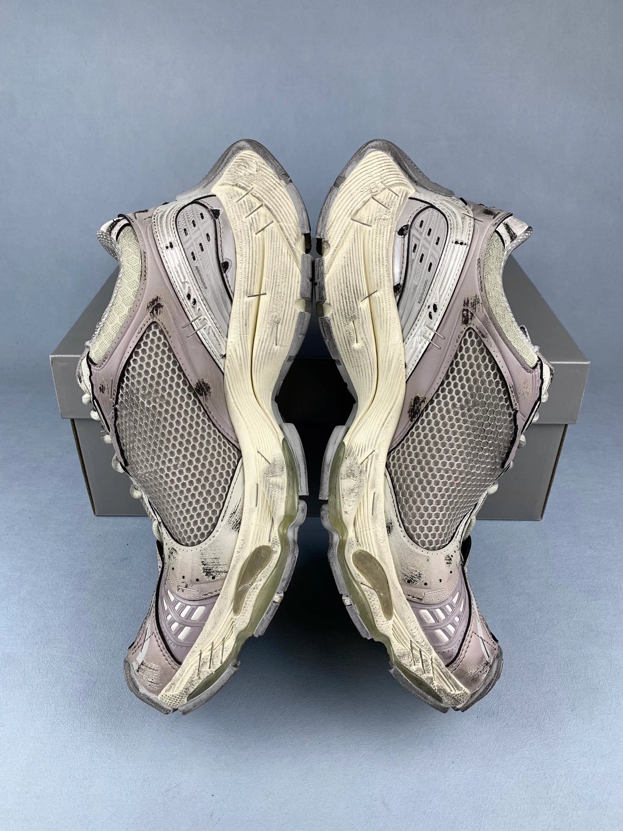 발렌시아가 스테이플러 스니커즈 베이지 그레이