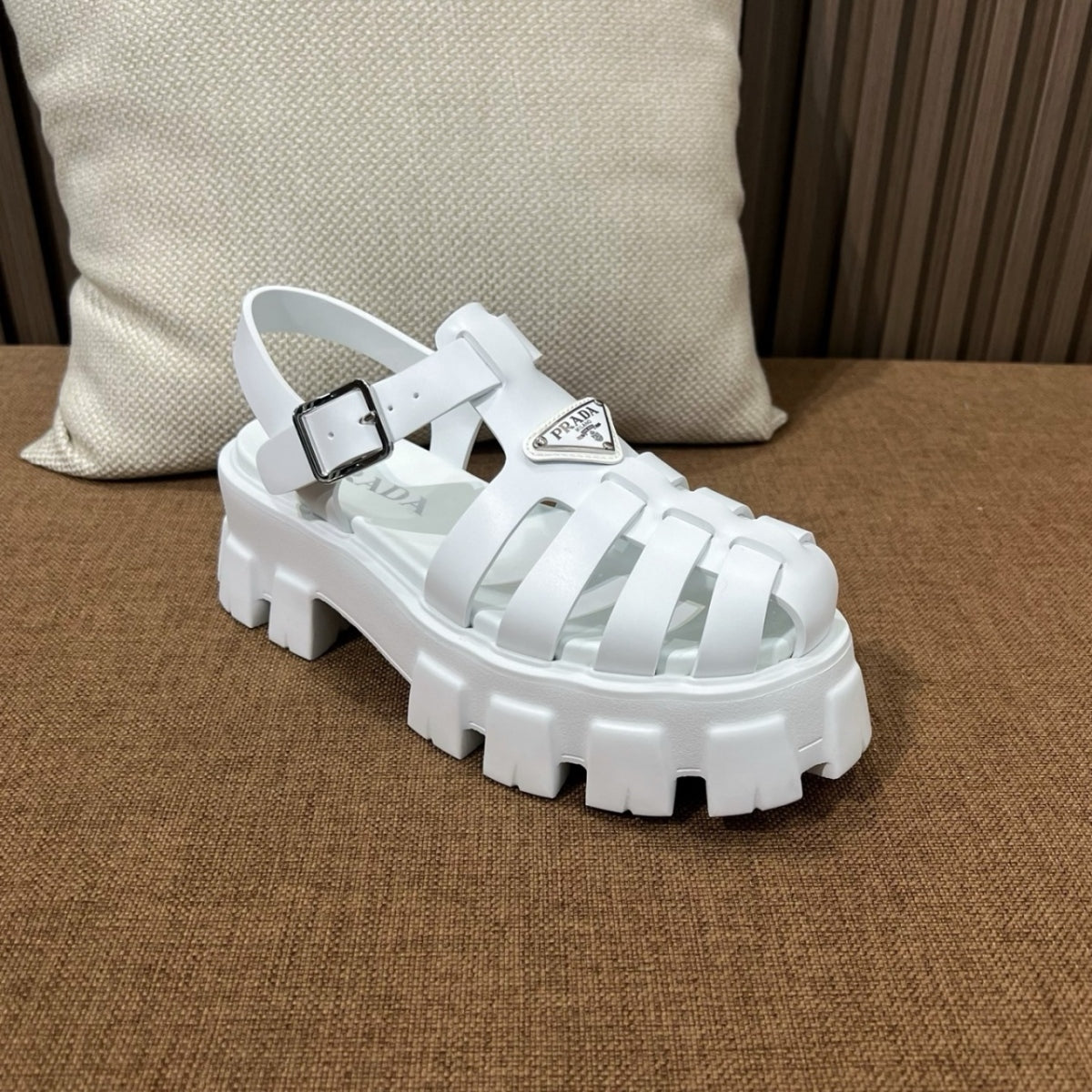 프라다 러버 모놀리스 샌들