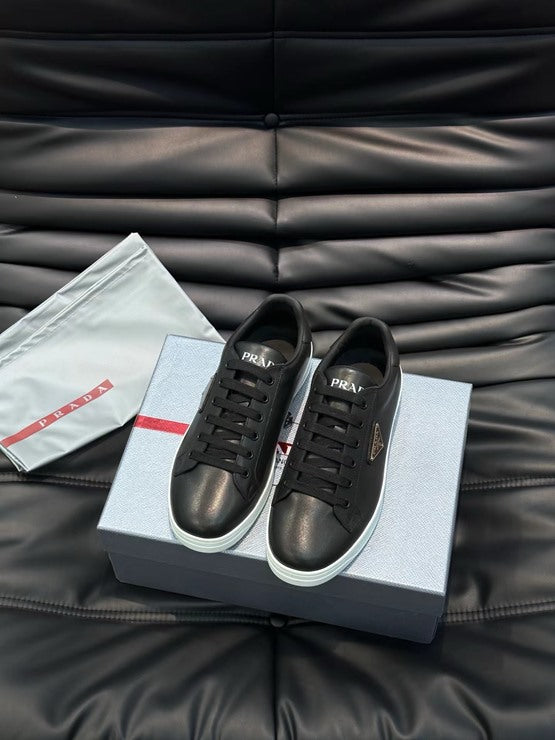프라다 삼각로고 스니커즈