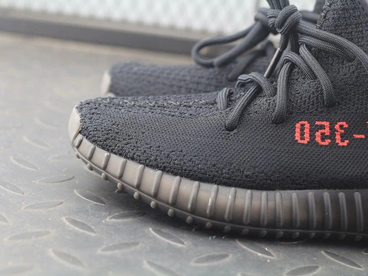 YEEZY 350 V2 브레드
