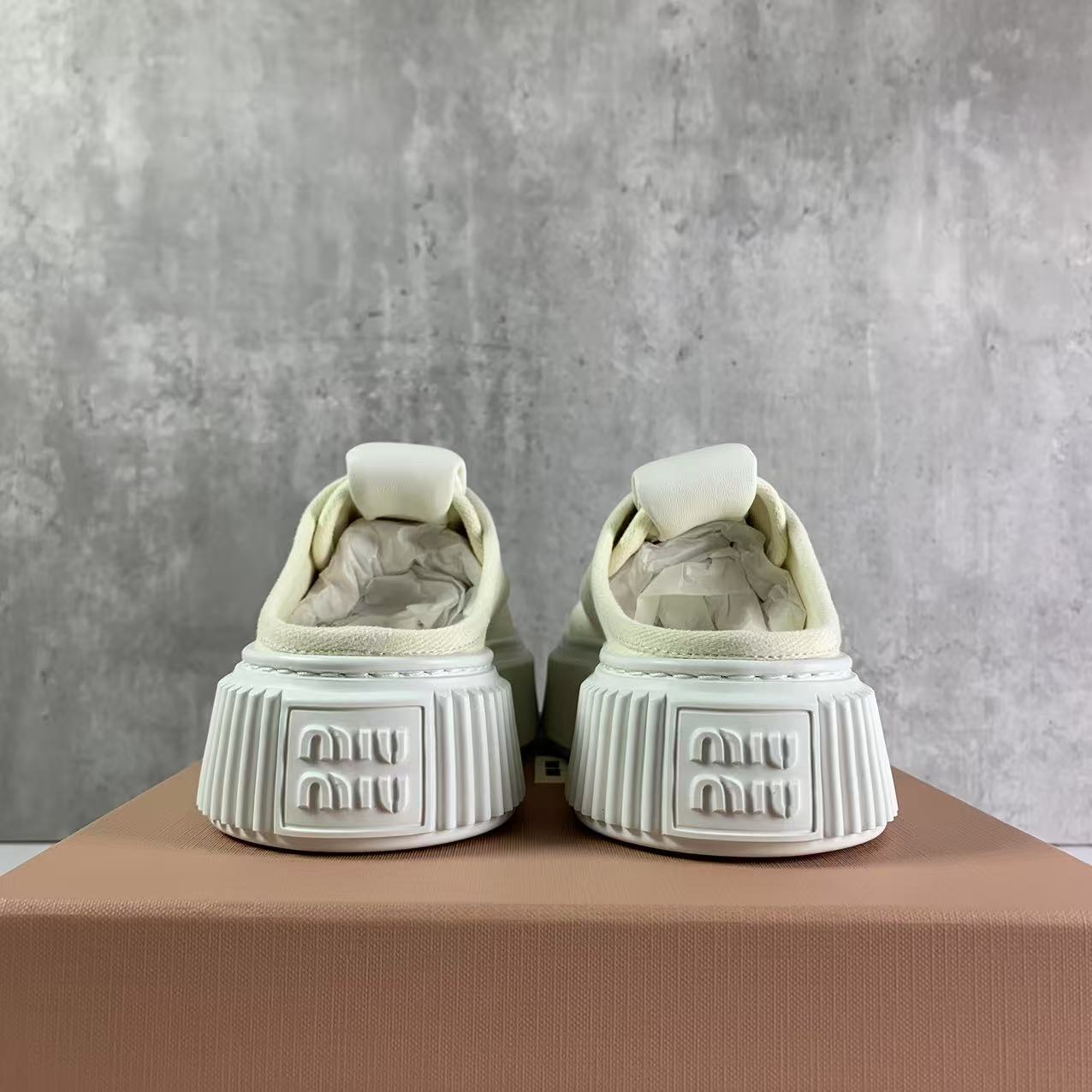 국내) 미우미우 데님 스니커즈 뮬 35