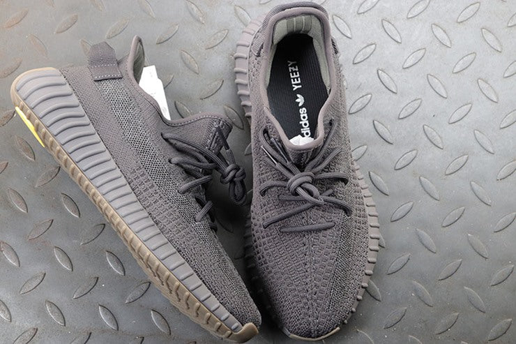 YEEZY 350 V2 신더 리플렉티브