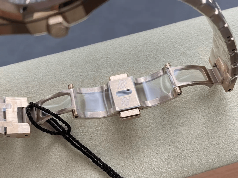 오데마피게 로얄오크 67651 흰판 로즈골드 금통 (33mm,쿼츠)