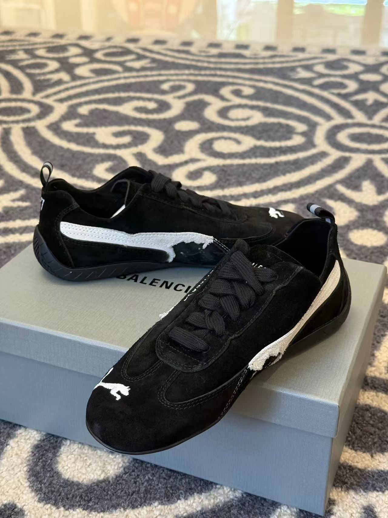 발렌시아가 x 푸마 스피드캣 스웨이드 블랙 화이트